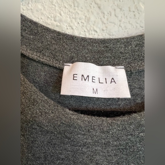 Amelia gray ruffle sleeve top size medium - Picture 3 of 5